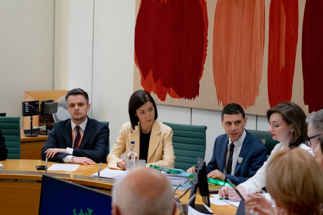 Делегація Bring Kids Back UA обговорює повернення незаконно депортованих Російською Федерацією дітей у Парламенті Великої Британії