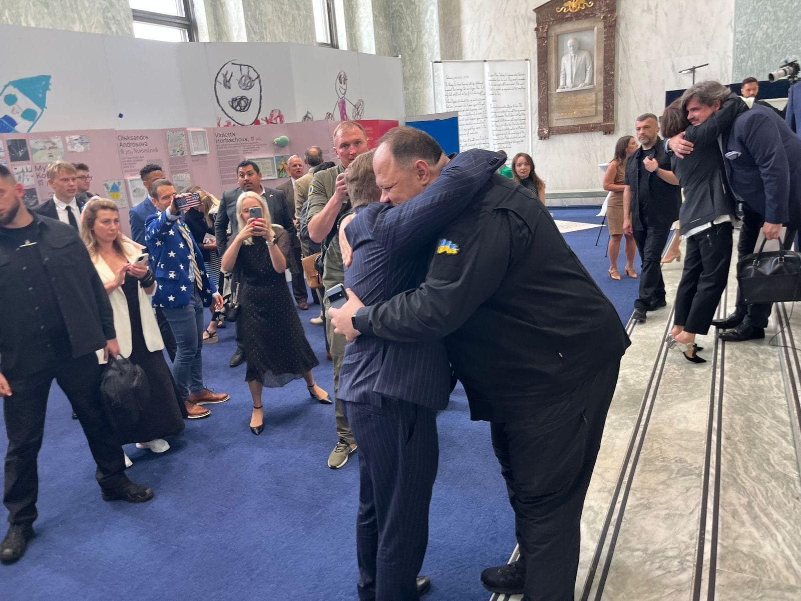 Конгрес США проводить виставку про українських дітей напередодні саміту НАТО