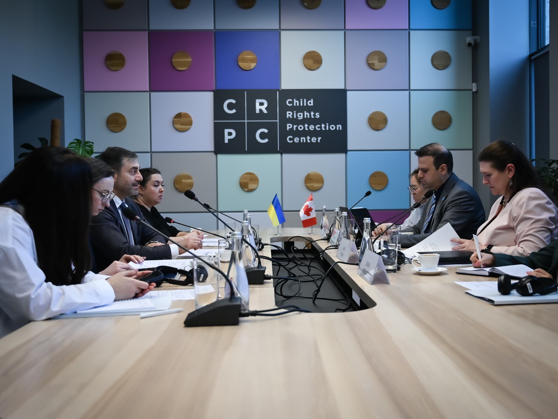 Україна та Канада провели друге пленарне засідання Міжнародної коаліції за повернення українських дітей за участю 35 країн